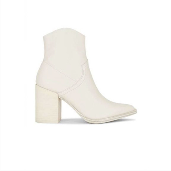 NEW $140 Steve Madden White Ivory Bone Leather Ankle Booties - Picture 1 of 10